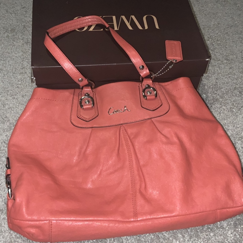 Coach purse - peach / like new